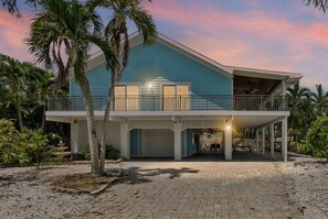 Exterior - Peacock Place LBK - Gorgeous 3-bedroom house in Longboat Key (Longboat Key)