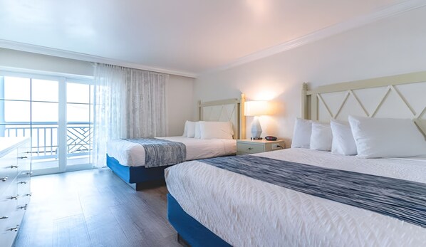 Tabla de planchar con plancha, wifi gratis y ropa de cama