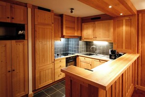 Fridge, microwave, dishwasher, coffee/tea maker