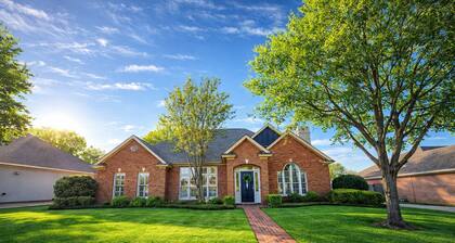 Spacious and Elegant 5BR Home Near EastChase Mall!