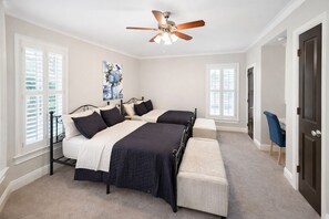 5 Schlafzimmer, Schreibtisch, Internetzugang, Bettwäsche