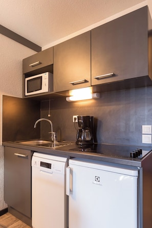 Kühlschrank, Mikrowelle, Geschirrspüler