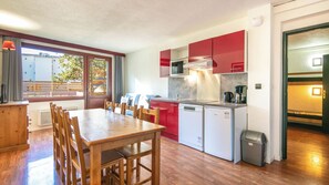 Fridge, microwave, dishwasher, coffee/tea maker