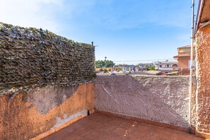 Property grounds - Apartment 'Casa Pina A Due Passi Dal Mare' with Private Terrace and Air Conditioning (Augusta)