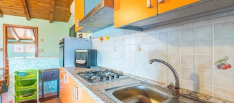 Apartment 'Casa Pina A Due Passi Dal Mare' with Private Terrace and Air Conditioning