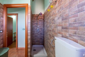 Shower, free toiletries, hair dryer, towels