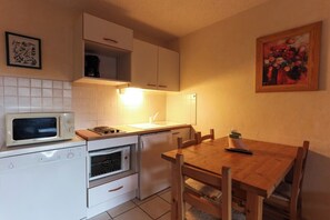 Kühlschrank, Mikrowelle, Geschirrspüler