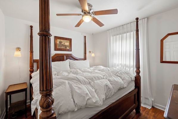 4 bedrooms, desk, iron/ironing board, internet