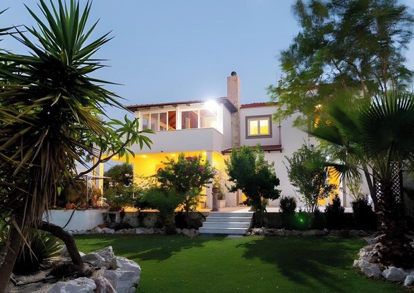 Exterior - Rhodes villa close to sea, town, Faliraki. Best choice for holidays (Rhodes)