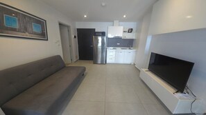 Lägenhet - balkong - utsikt mot staden | Vardagsrum | Platt-tv