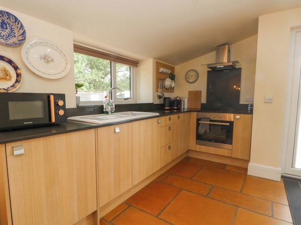 Dishwasher, cookware/dishes/utensils