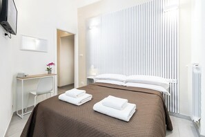 3 室のベッドルーム、デスク、アイロン / アイロン台、WiFi (無料)