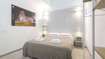 3 camere, una scrivania, ferro/asse da stiro, Wi-Fi gratuito