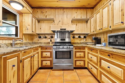 Little House on the Pond / Cozy Cabin near Carthage w/Fishing and Wildlife