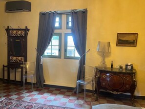 In-room safe, iron/ironing board, free WiFi - Château de Rancé (Genay)