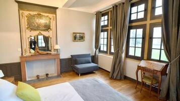 Deluxe-dobbeltværelse - udsigt til have | Pengeskab på værelset, strygejern/strygebræt, gratis Wi-Fi