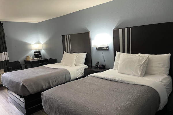 Single Room, 2 Double Beds, Non Smoking | Living area