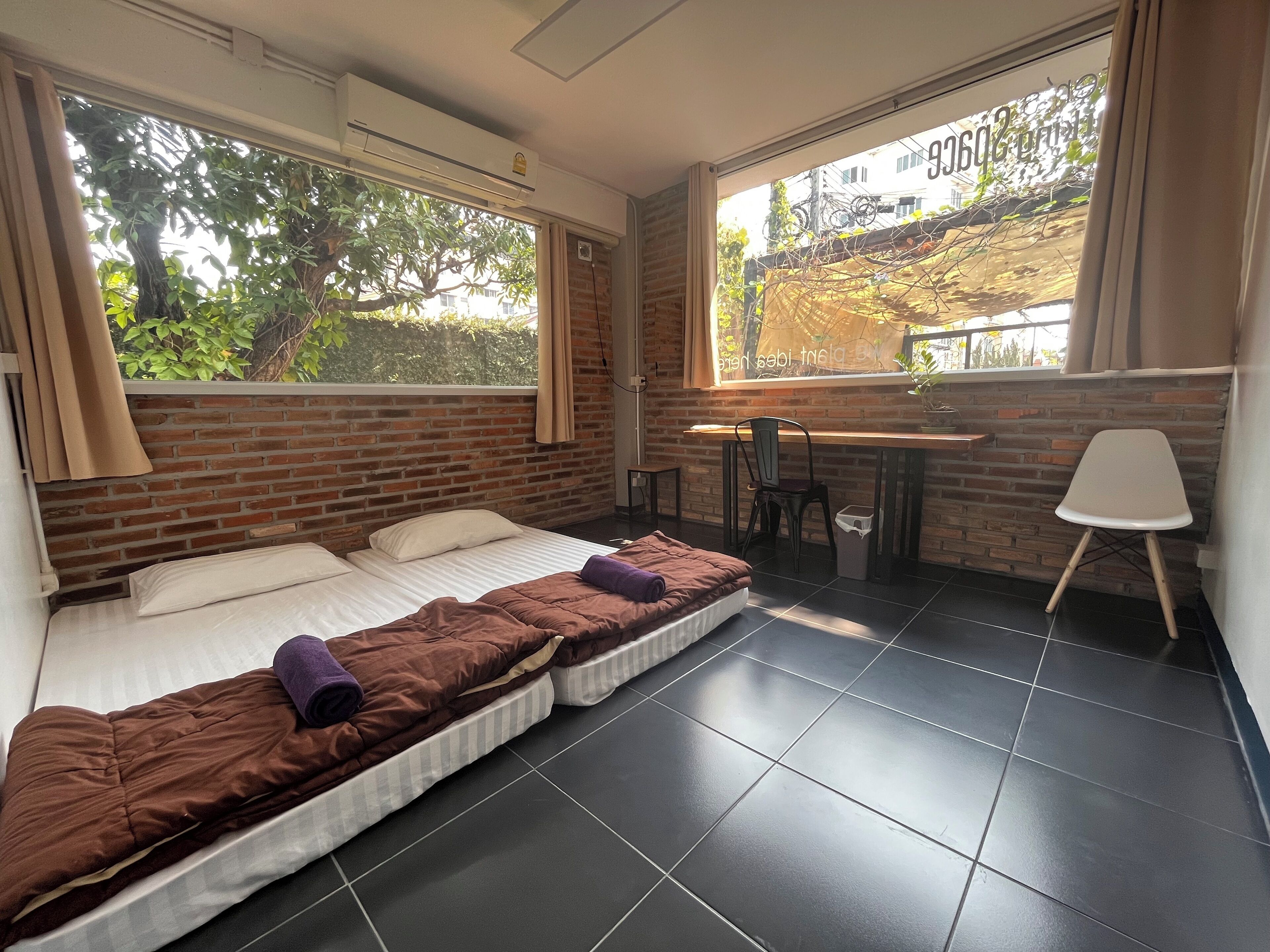 1 habitación, escritorio, tabla de planchar con plancha y wifi gratis 