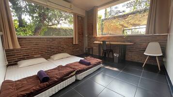 1 slaapkamer, een bureau, een strijkplank/strijkijzer, gratis wifi