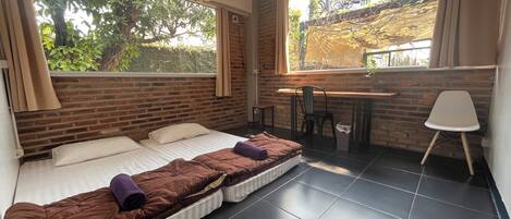 1 habitación, escritorio, tabla de planchar con plancha y wifi gratis