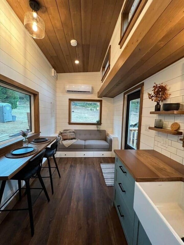 المنشأة من الداخل