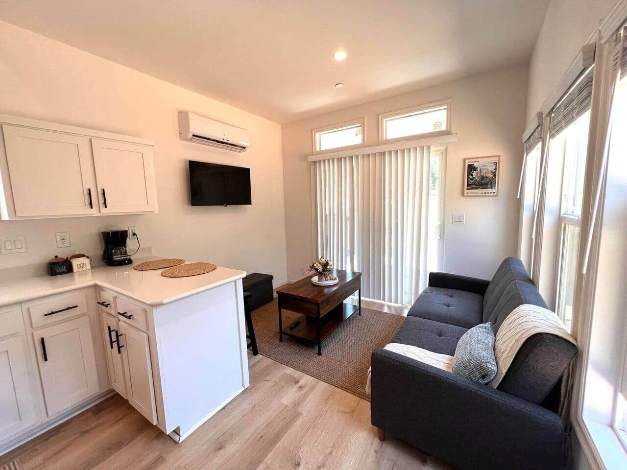 Een televisie en een dvd-speler