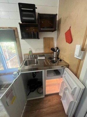 Fridge, stovetop, toaster, cookware/dishes/utensils