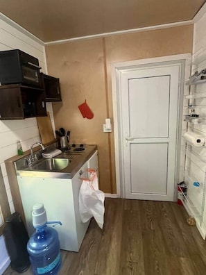 Fridge, stovetop, toaster, cookware/dishes/utensils