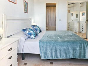 2 makuuhuonetta, silitysrauta/-lauta, ilmainen Wi-Fi