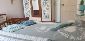 1 quarto, acesso à internet, roupa de cama