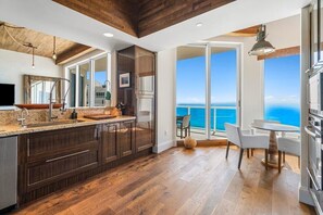 Four Ă micro-ondes, un four, surface de cuisson, lave-vaisselle