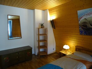 Shared Dormitory, 1 Bedroom, Smoking, Balcony