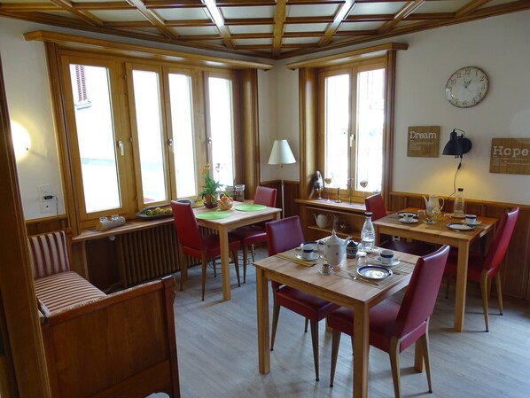 Shared Dormitory, 1 Bedroom, Smoking, Balcony | Dining room