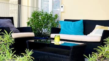 Phòng tập thể, 1 phòng ngủ, hút thuốc, ban công | Phòng khách | Sách