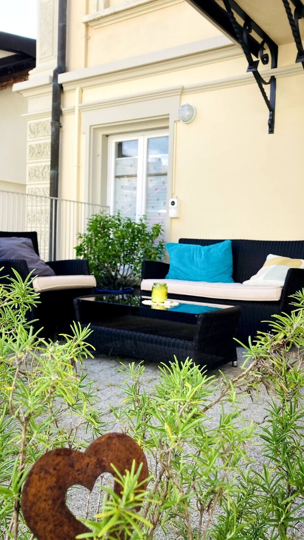 Gemeinsamer Schlafsaal, 1 Schlafzimmer, Raucher, Balkon | Wohnzimmer | Bücher