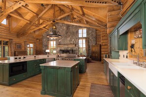 Fridge, oven, stovetop, dishwasher - Special K Lodge - Big Sky (Big Sky)