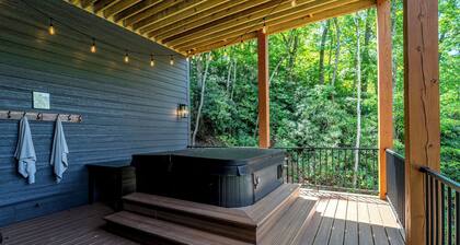Spacious 5-bedroom house in Montreat with stunning views, spa, fitness room