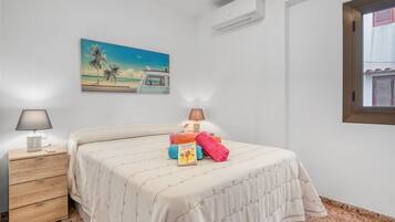 3 slaapkamers, een strijkplank/strijkijzer, wifi, beddengoed