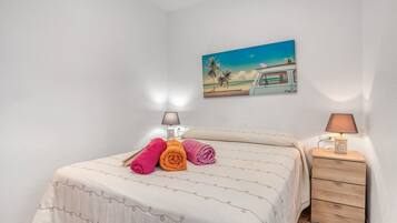 3 slaapkamers, een strijkplank/strijkijzer, wifi, beddengoed