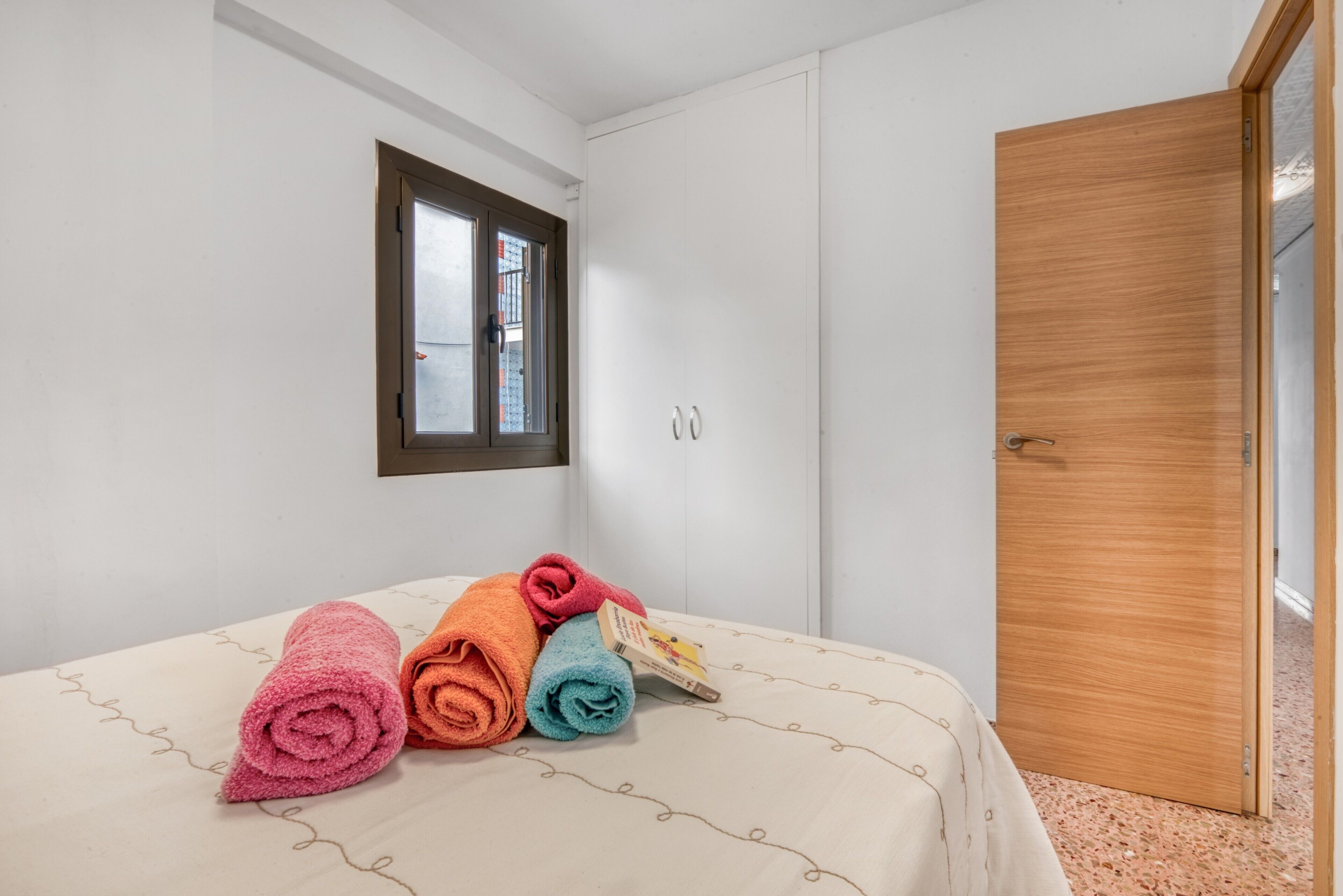 3 slaapkamers, een strijkplank/strijkijzer, wifi, beddengoed