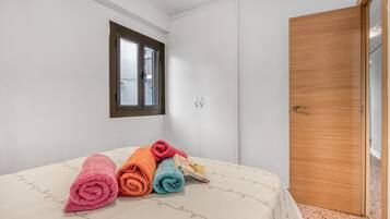 3 slaapkamers, een strijkplank/strijkijzer, wifi, beddengoed