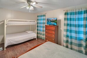 2 bedrooms, iron/ironing board, WiFi, bed sheets