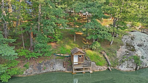 المنشأة من الخارج