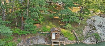 Lake front, cozy 2-bedroom 2-bath mobile home great views, large yard, 3 decks.