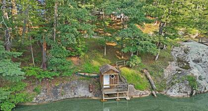 Lake front, cozy 2-bedroom 2-bath mobile home great views, large yard, 3 decks.