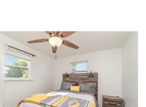 4 bedrooms, desk, iron/ironing board, free WiFi - Casual Corners -Spacious 4-bedroom house  21 min drive to Frankenmuth. (Saginaw)