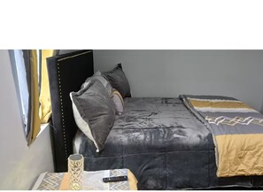 4 bedrooms, desk, iron/ironing board, free WiFi