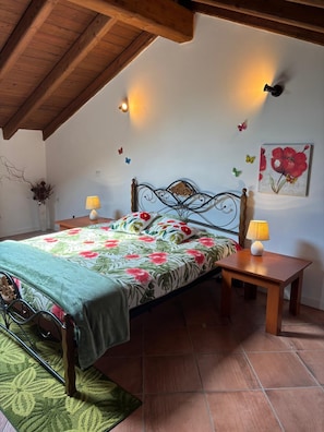 2 bedrooms, WiFi, bed sheets