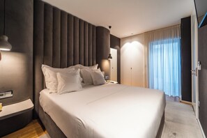 9 habitaciones, tabla de planchar con plancha, internet y ropa de cama