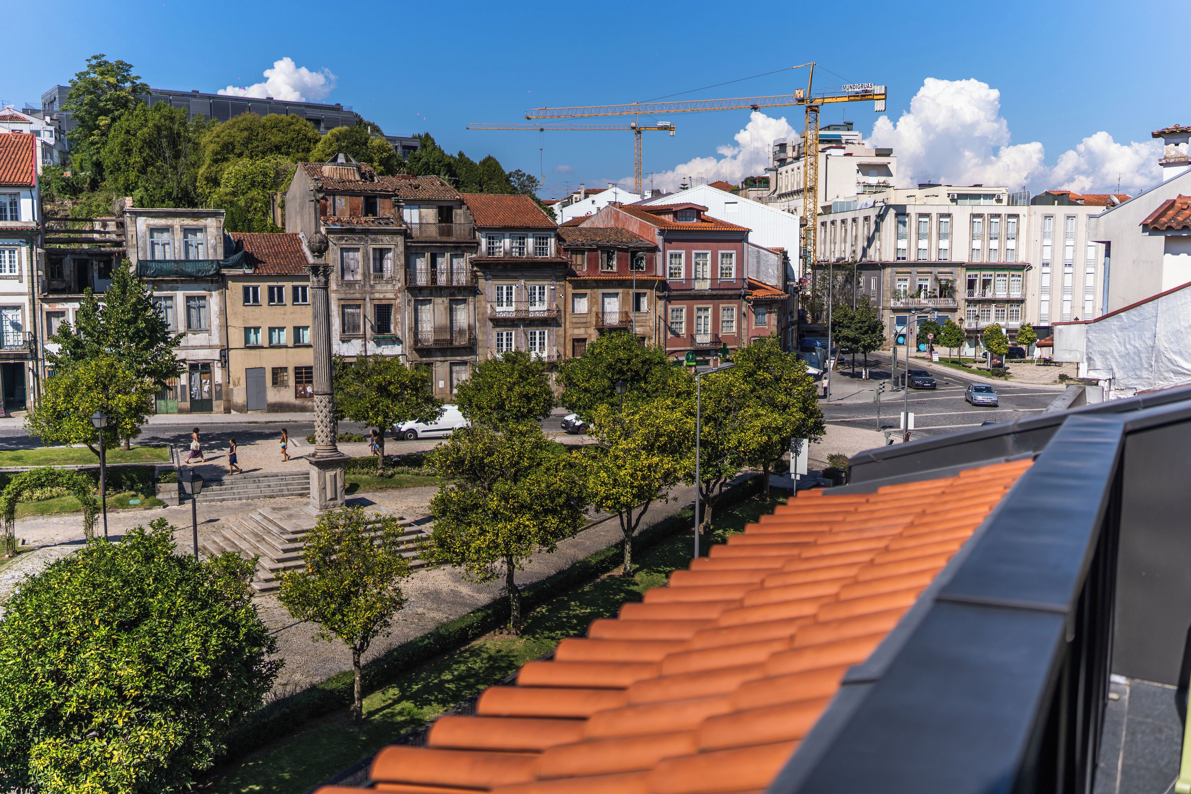 المنطقة المحيطة بالمنشأة